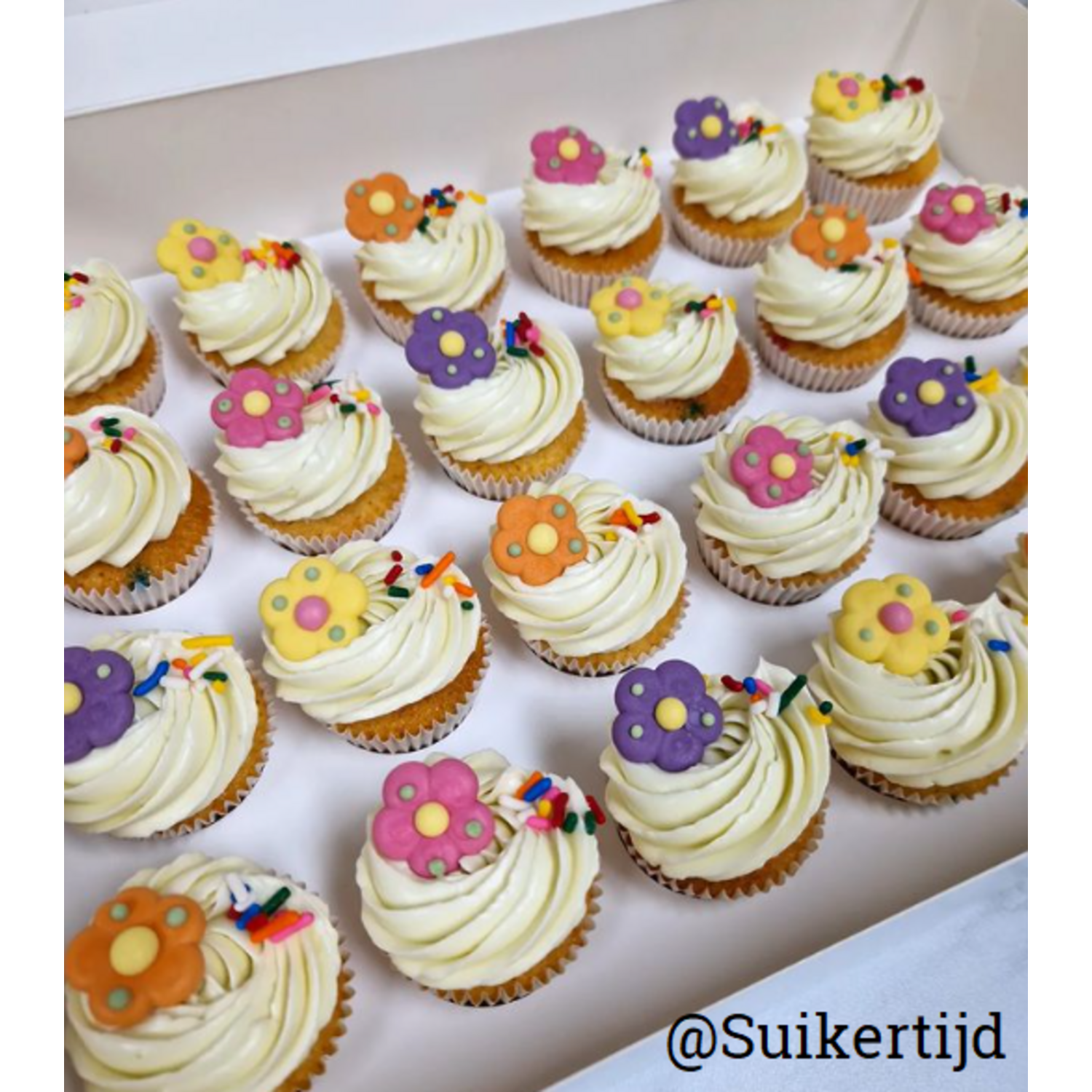 Suikerbloemetjes met stipjes 12st.